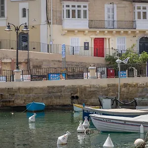 The Rose Malta