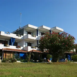 https://villa-iris-studios.hotelschalkidiki.net